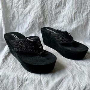 Rocket Dog Womens Platform Flip Flop Sandals Black Cutout Wedge Slip On Y2K 7